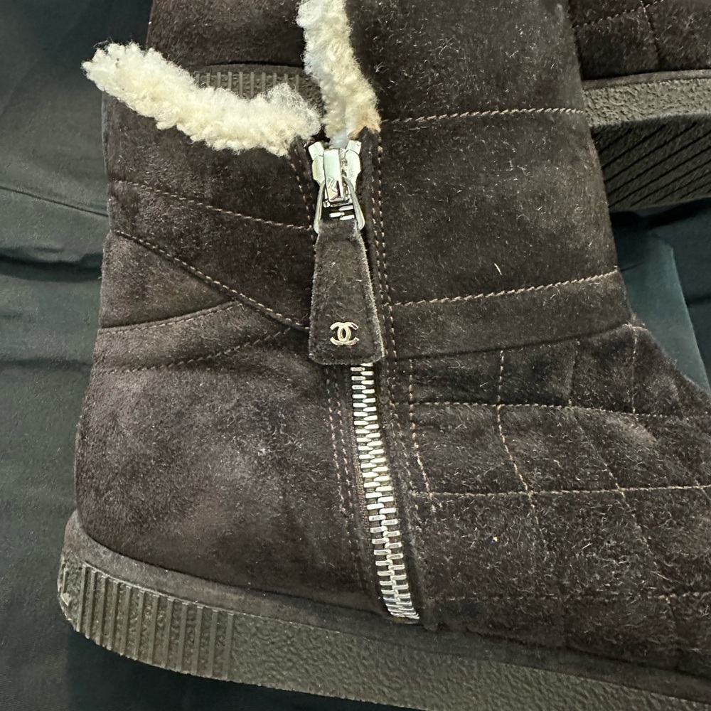 CHANEL SHEARLING SUEDE ANKLE BOOTS - Picture 4 of 7